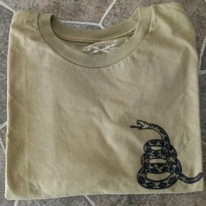 Grunt Style NWOT men's M tee. Green